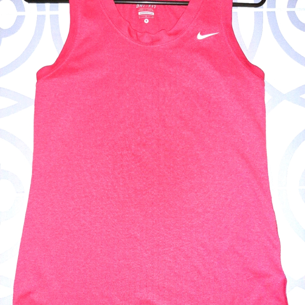 Womams nike cut-off shirt